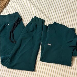 Figs Forest Green Technical Scrub Top